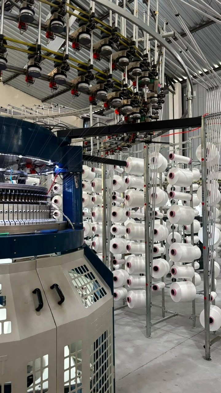 Máquina circular em operação na ALP Têxtil
